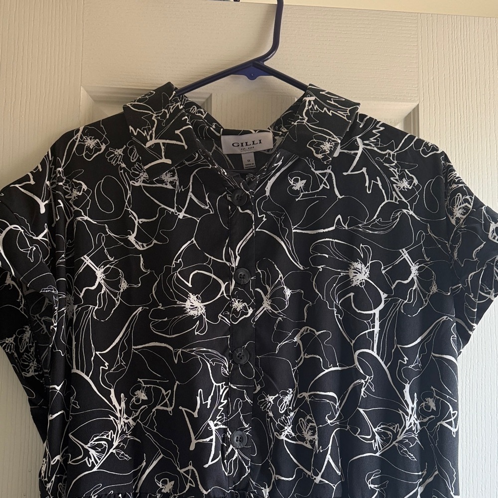 Gilli collared Black and White Floral Midi Dress 1x